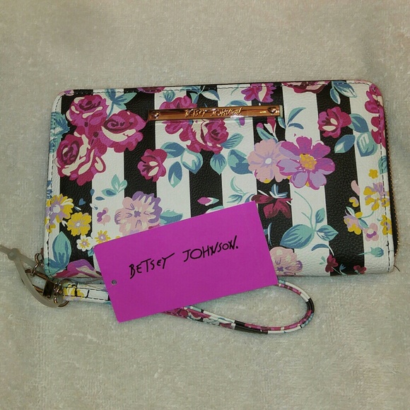 Betsey Johnson Handbags - NWT Betsey Johnson Wallet /Wristlet Betsey Johnson Handbags - NWT Betsey Johnson Wallet /Wristlet